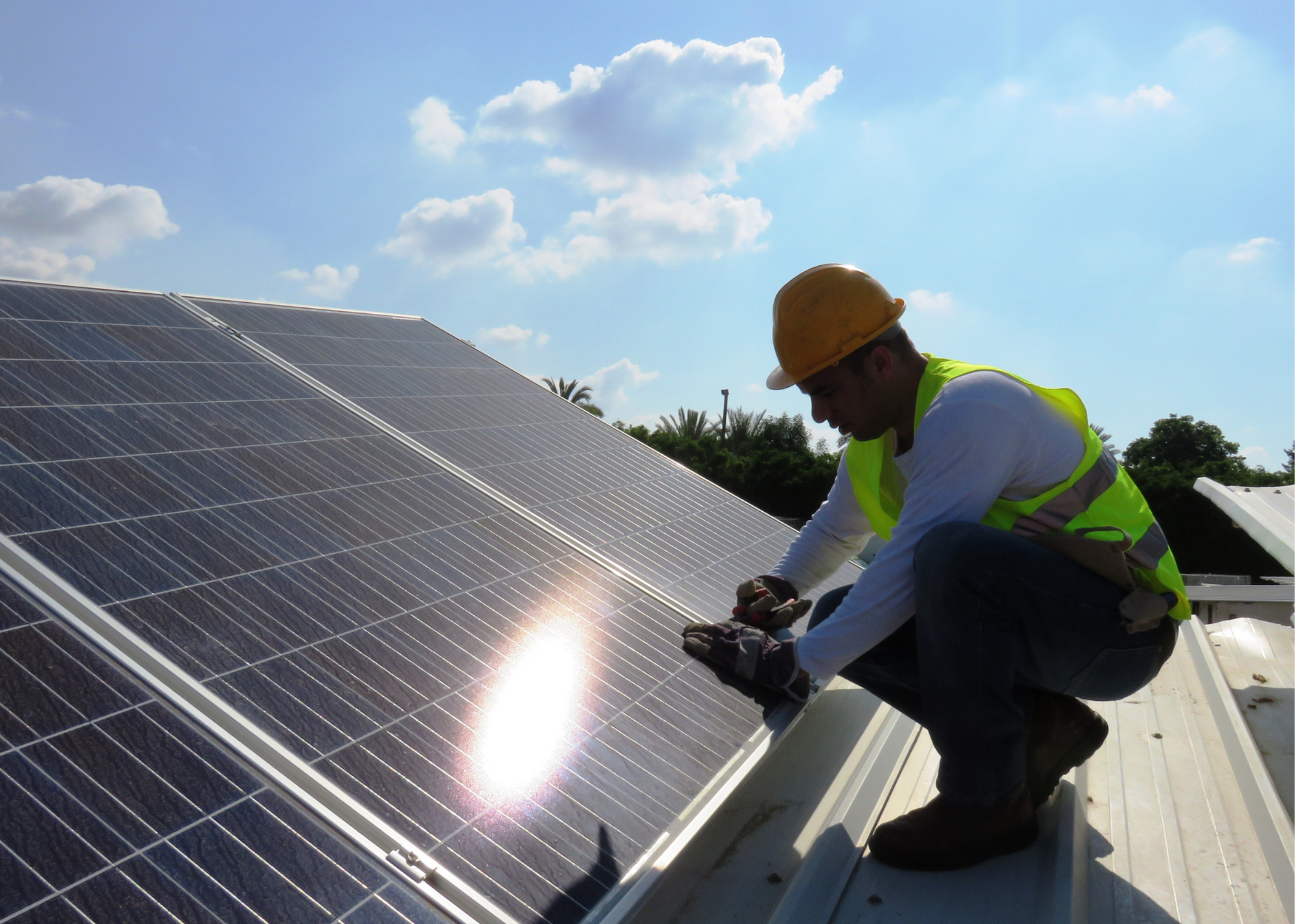 Commercial solar panel roofing installation in Los Angeles