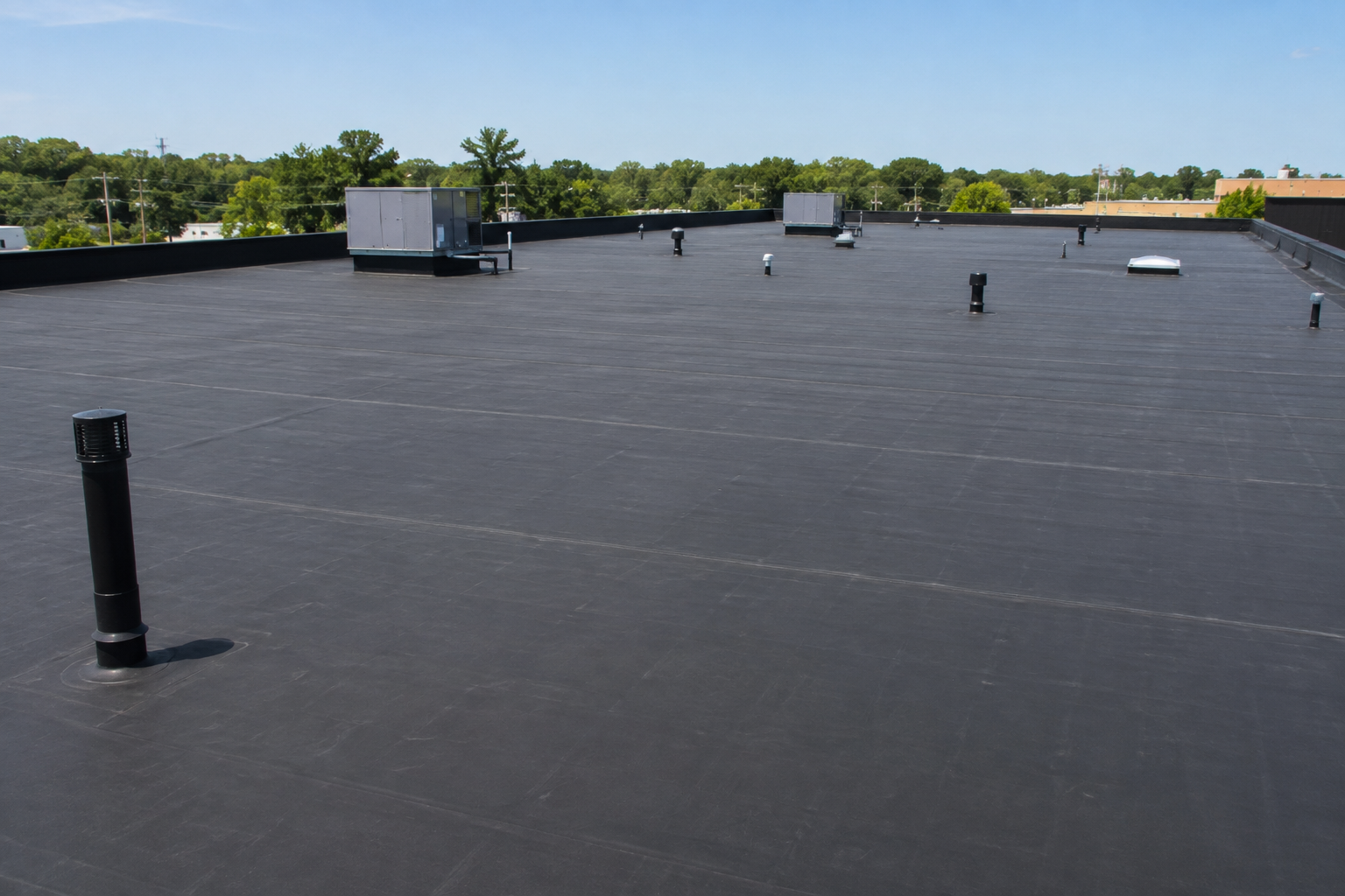 Completed commercial EPDM rubber roof in Los Angeles